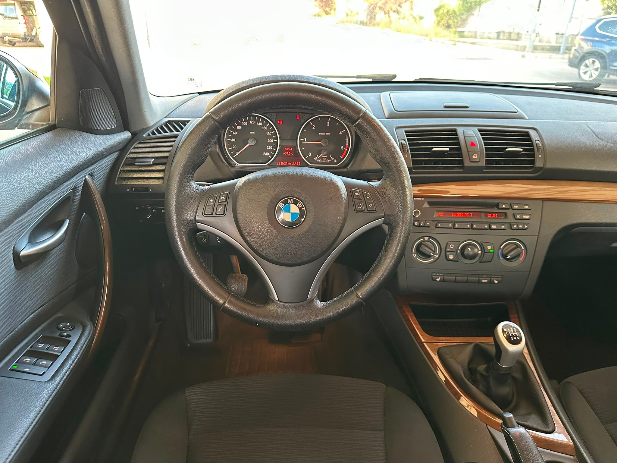BMW 1 Series 2010 - Auto Import SRL — слика 18