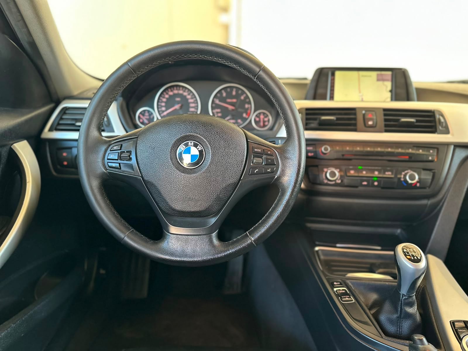 BMW 3 Series 2013 - Auto Import SRL — слика 13