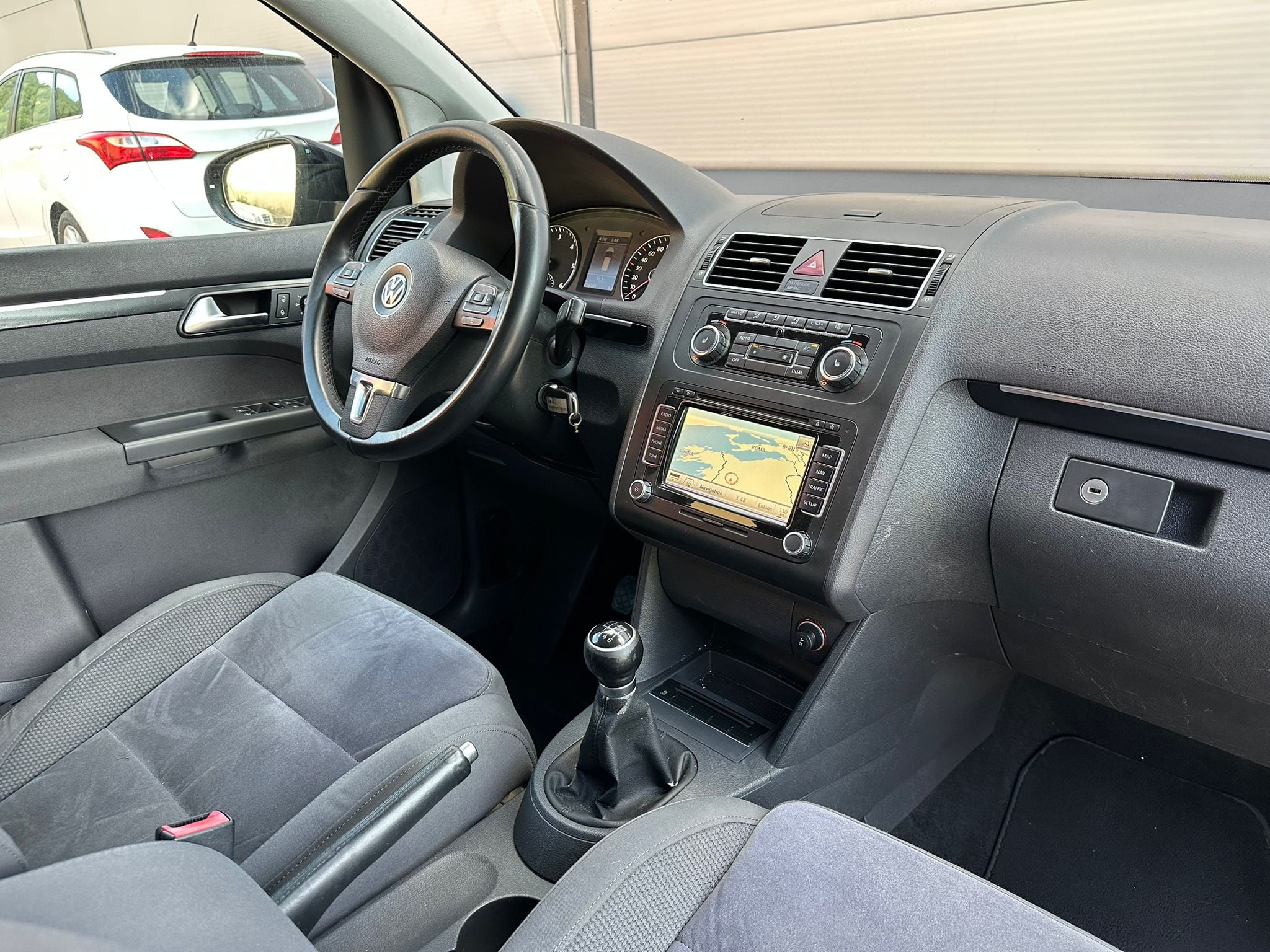 Volkswagen Touran 2011 - Auto Import SRL — слика 10