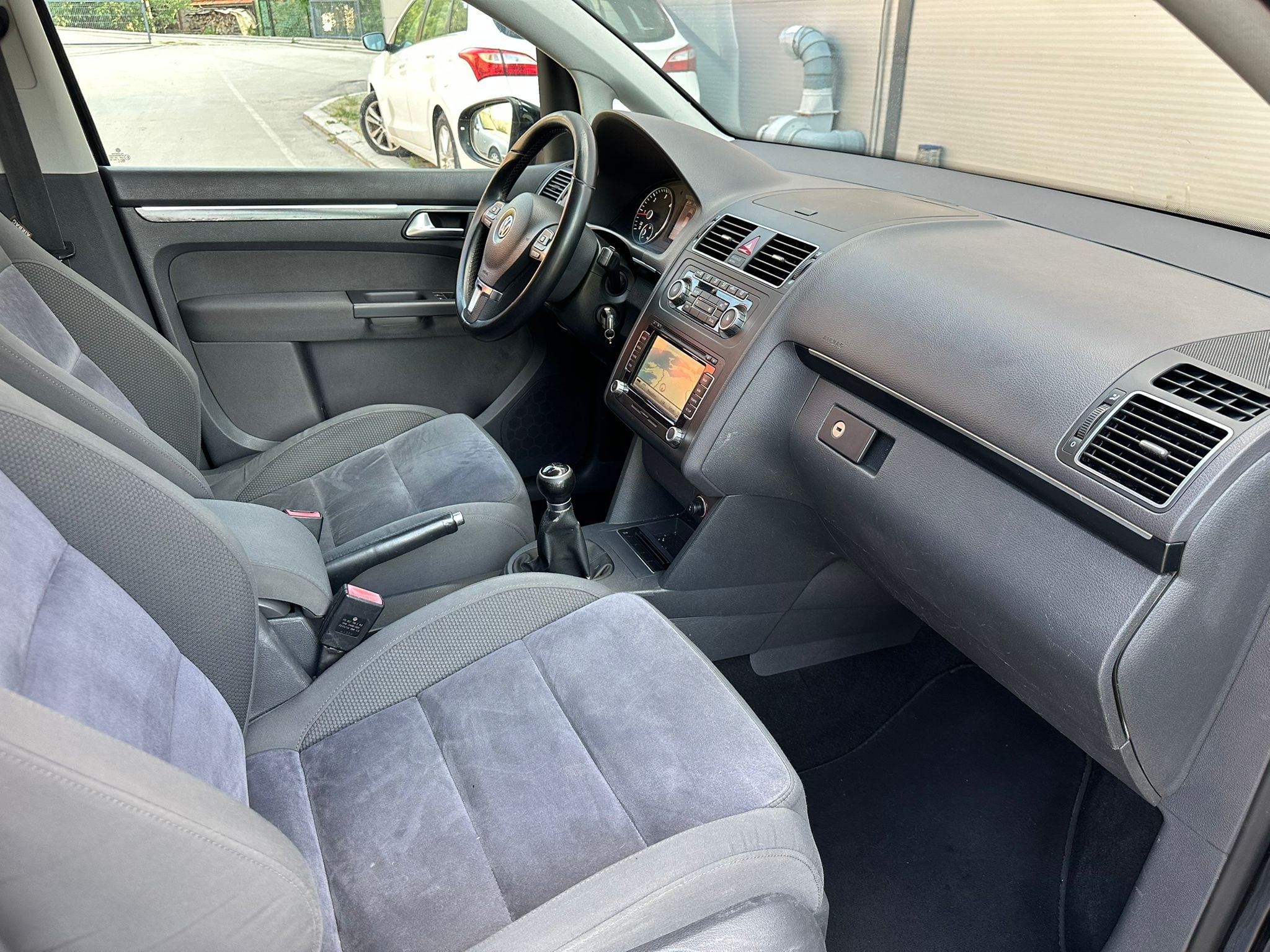 Volkswagen Touran 2011 - Auto Import SRL — слика 16