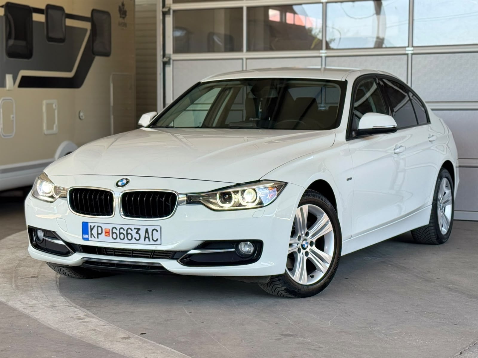 BMW 3 Series 2014 - Auto Import SRL — слика 1