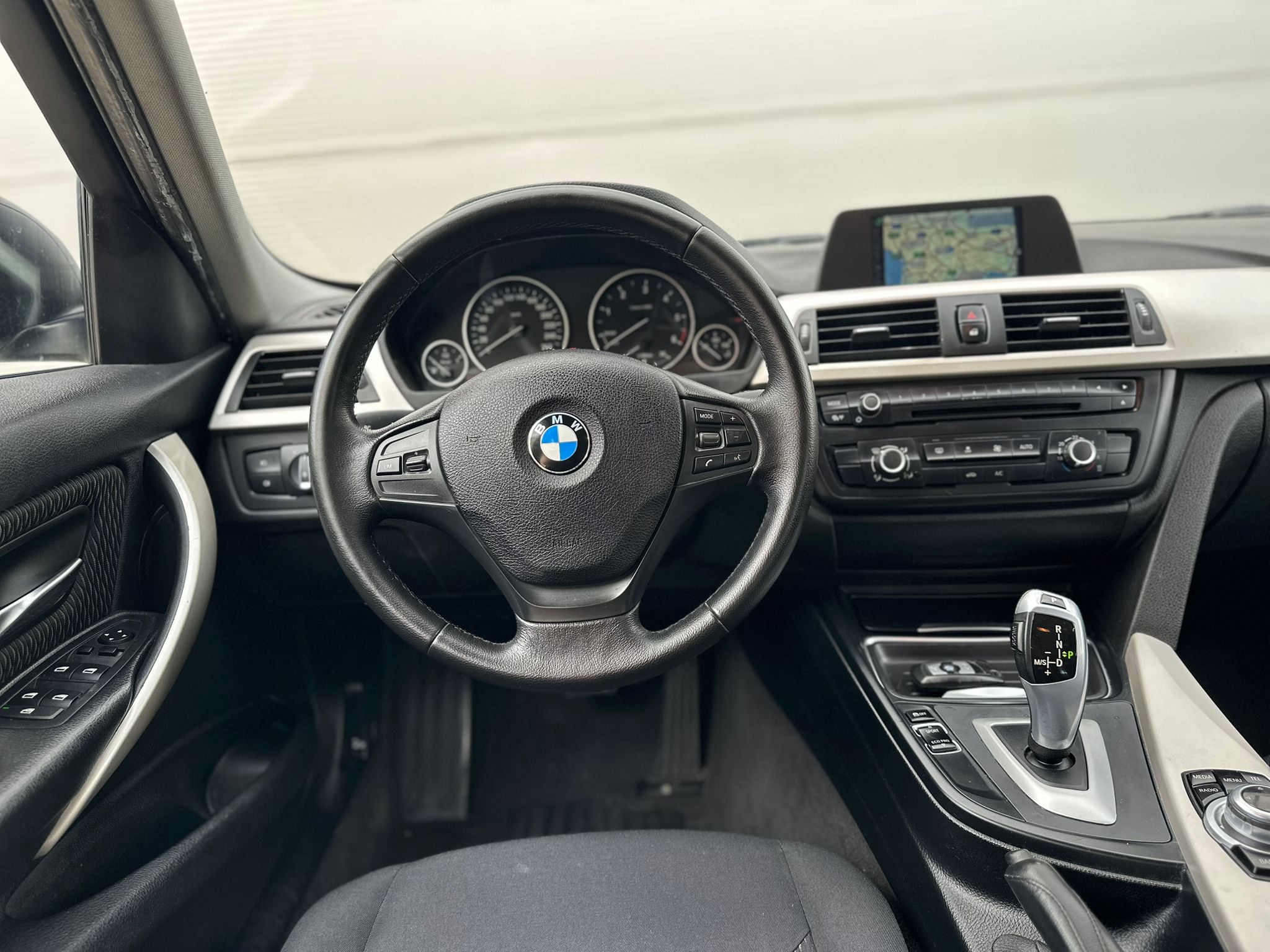BMW 3 Series 2015 - Auto Import SRL — слика 9