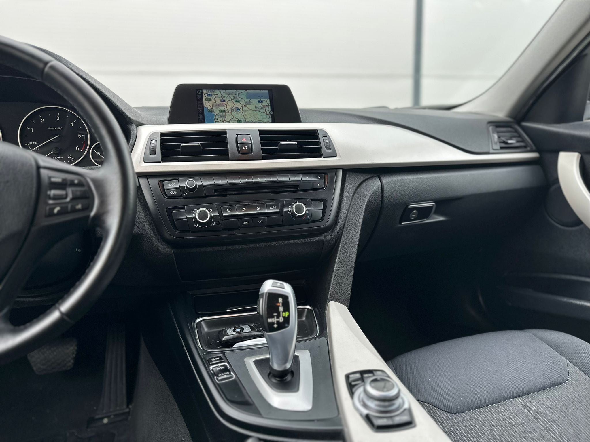 BMW 3 Series 2015 - Auto Import SRL — слика 10