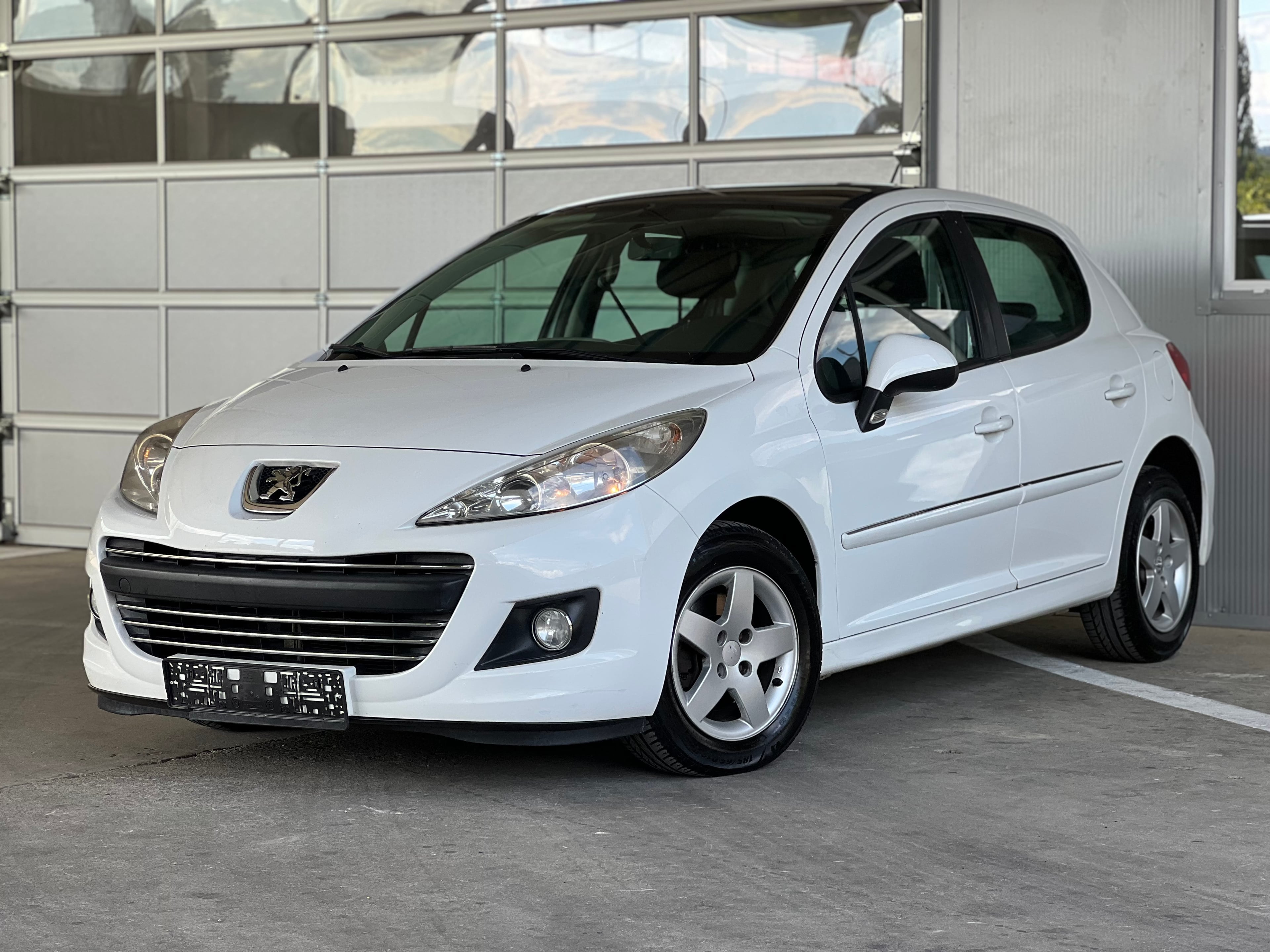 Peugeot 208 2012 - Auto Import SRL — слика 1
