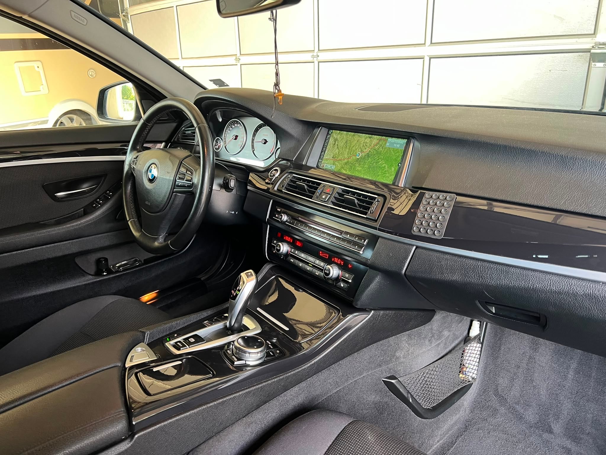 BMW 5 Series 2015 - Auto Import SRL — слика 9