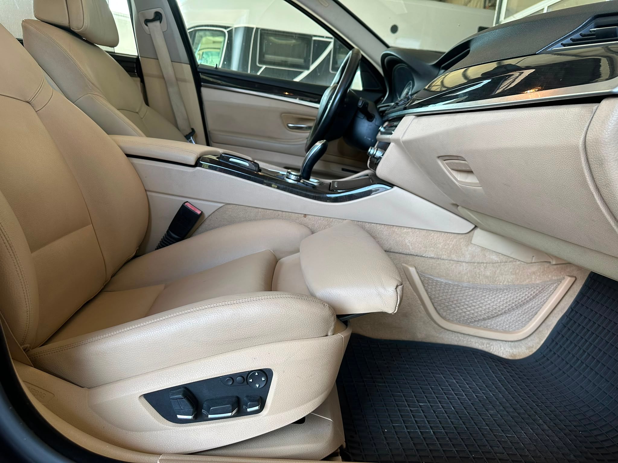 BMW 5 Series 2011 - Auto Import SRL — слика 14